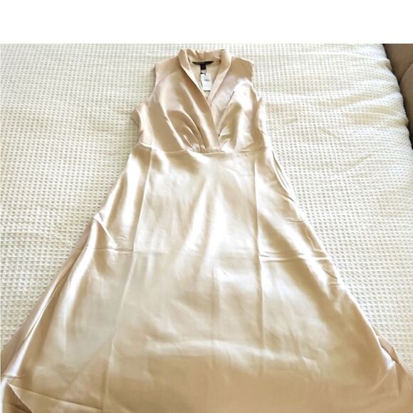 BANANA REPUBLIC SATIN V-NECK
KNEE-LENGTH DRESS - Picture 3 of 6